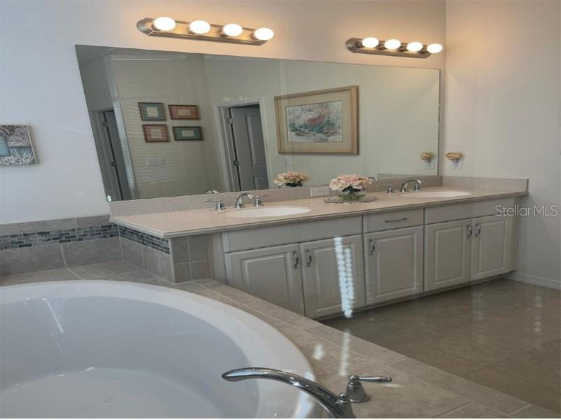 Image 12 of 21 For 10429 Macfarlane Place