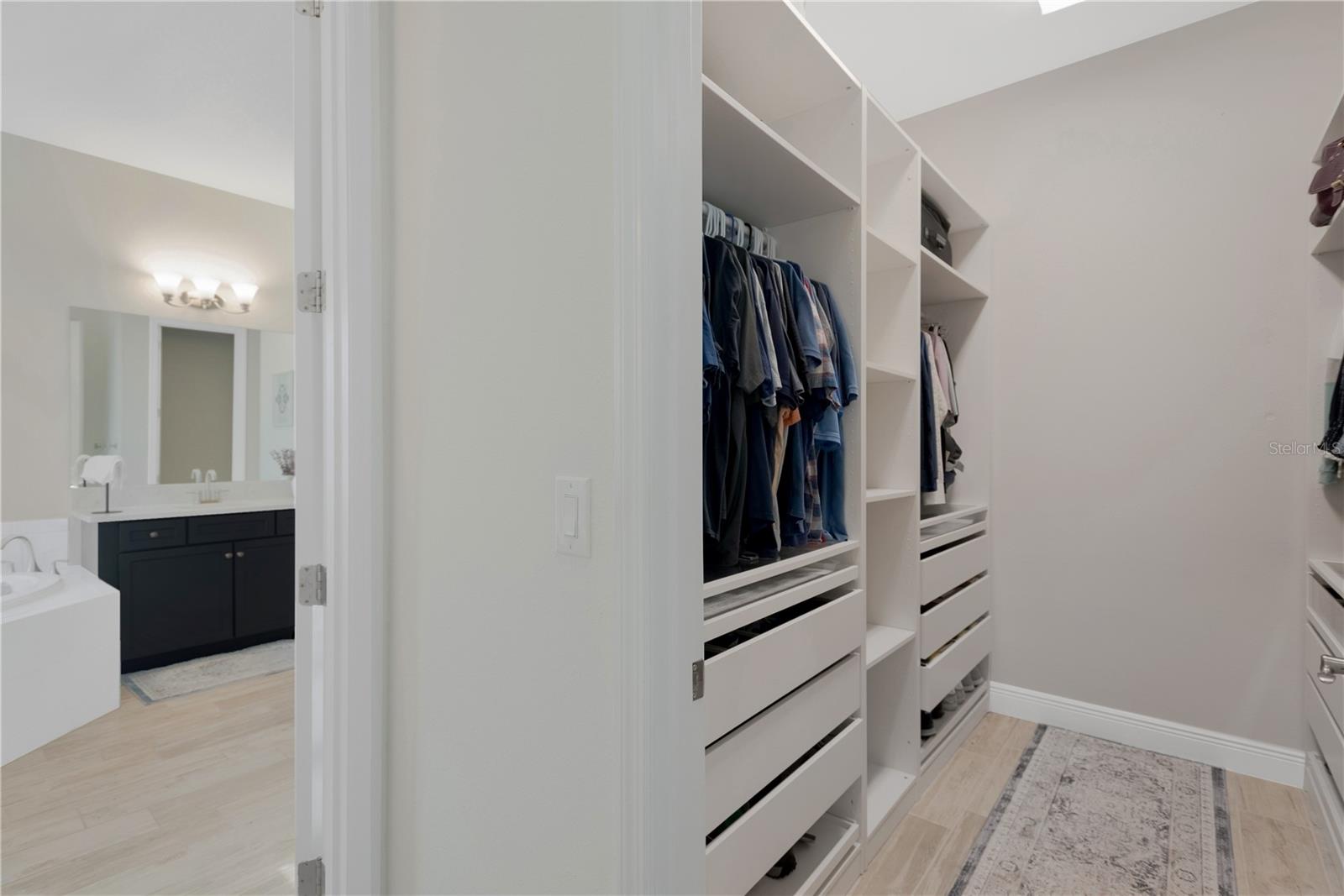 Listing photo id 12 for 3010 Albion Walk Place