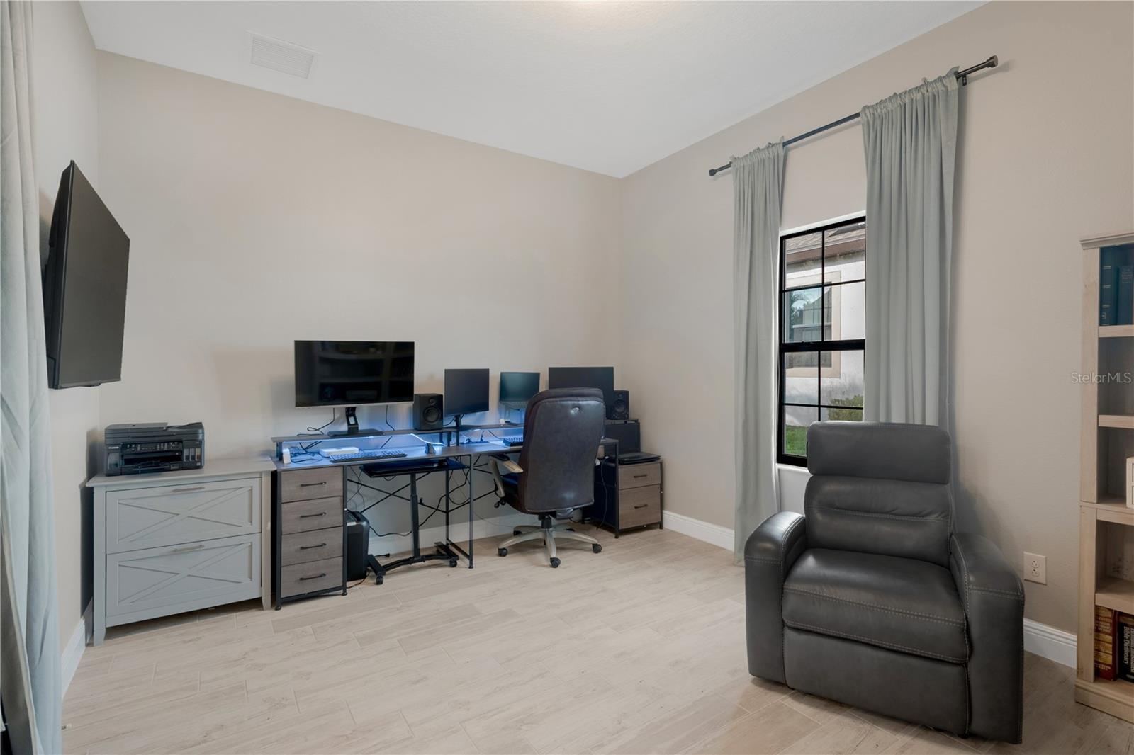 Listing photo id 18 for 3010 Albion Walk Place