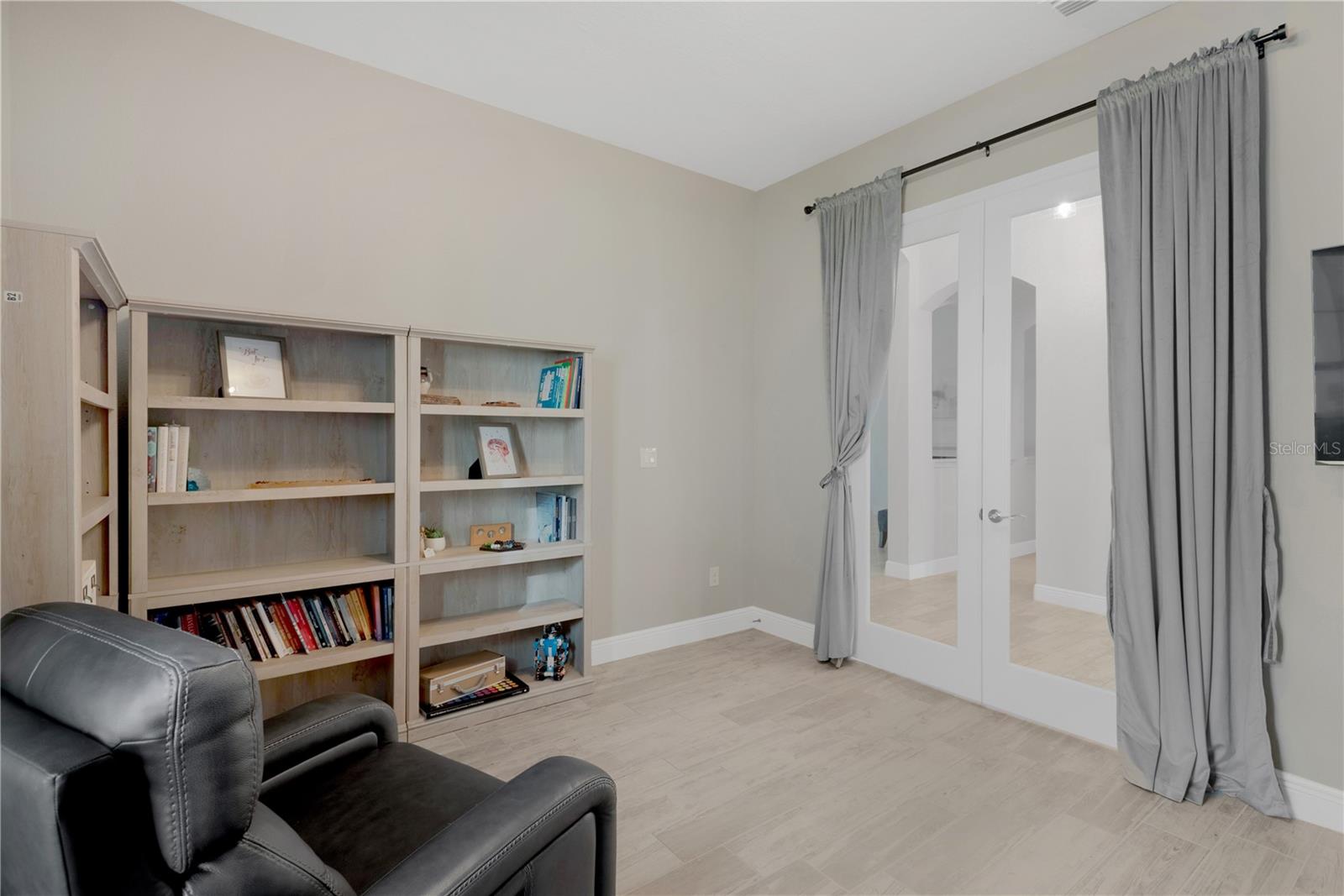 Listing photo id 19 for 3010 Albion Walk Place