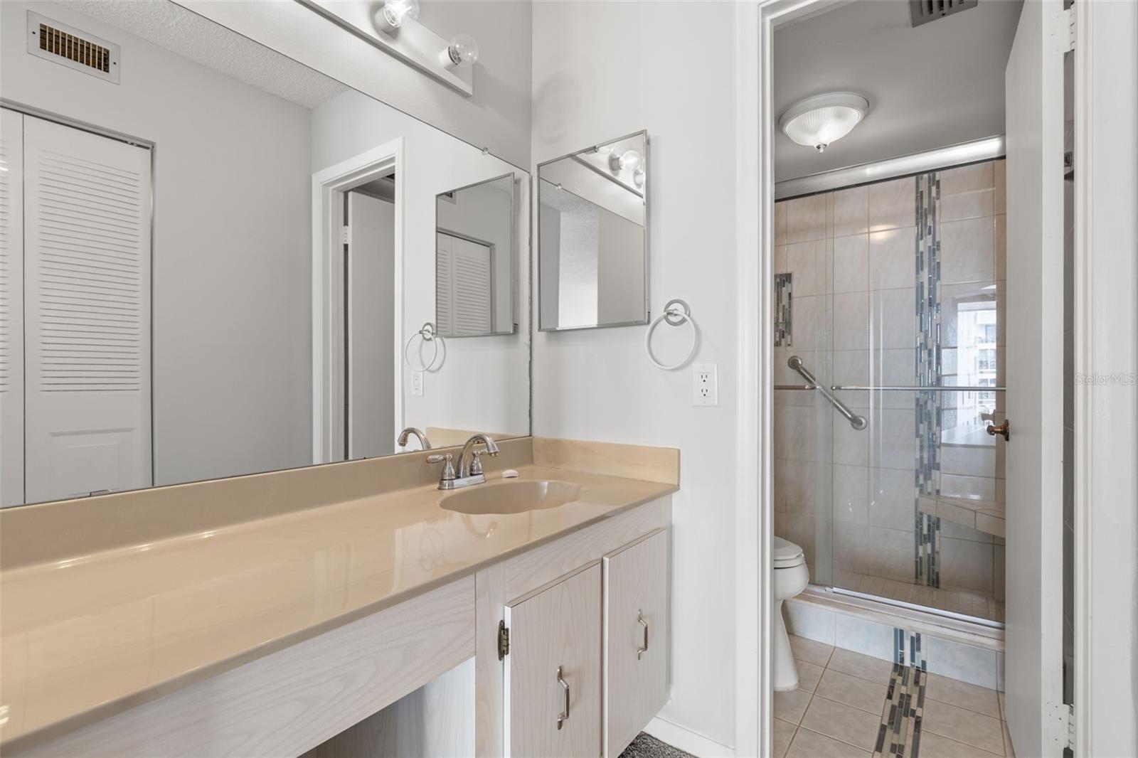 Image 23 of 37 For 6279 Sun Boulevard 503