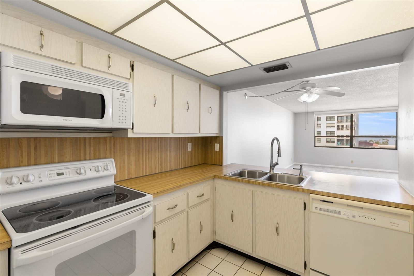 Image 4 of 37 For 6279 Sun Boulevard 503