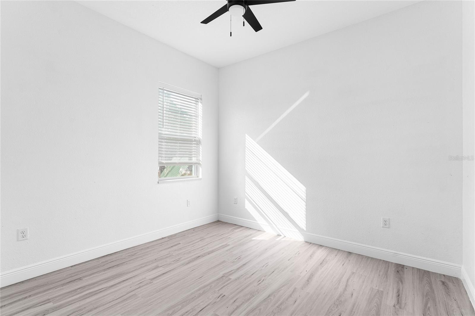 Image 15 of 46 For 1421 35th Street S