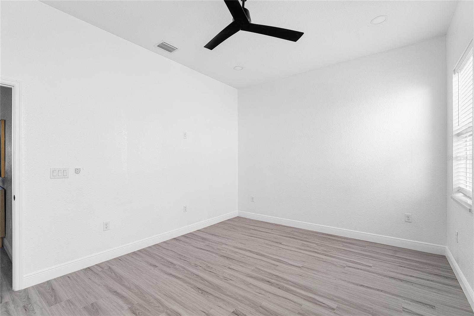 Image 21 of 46 For 1421 35th Street S