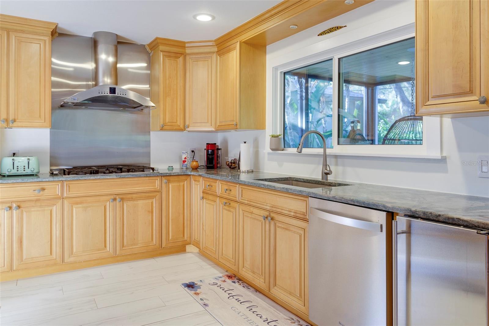 Image 22 of 46 For 935 42nd Avenue N