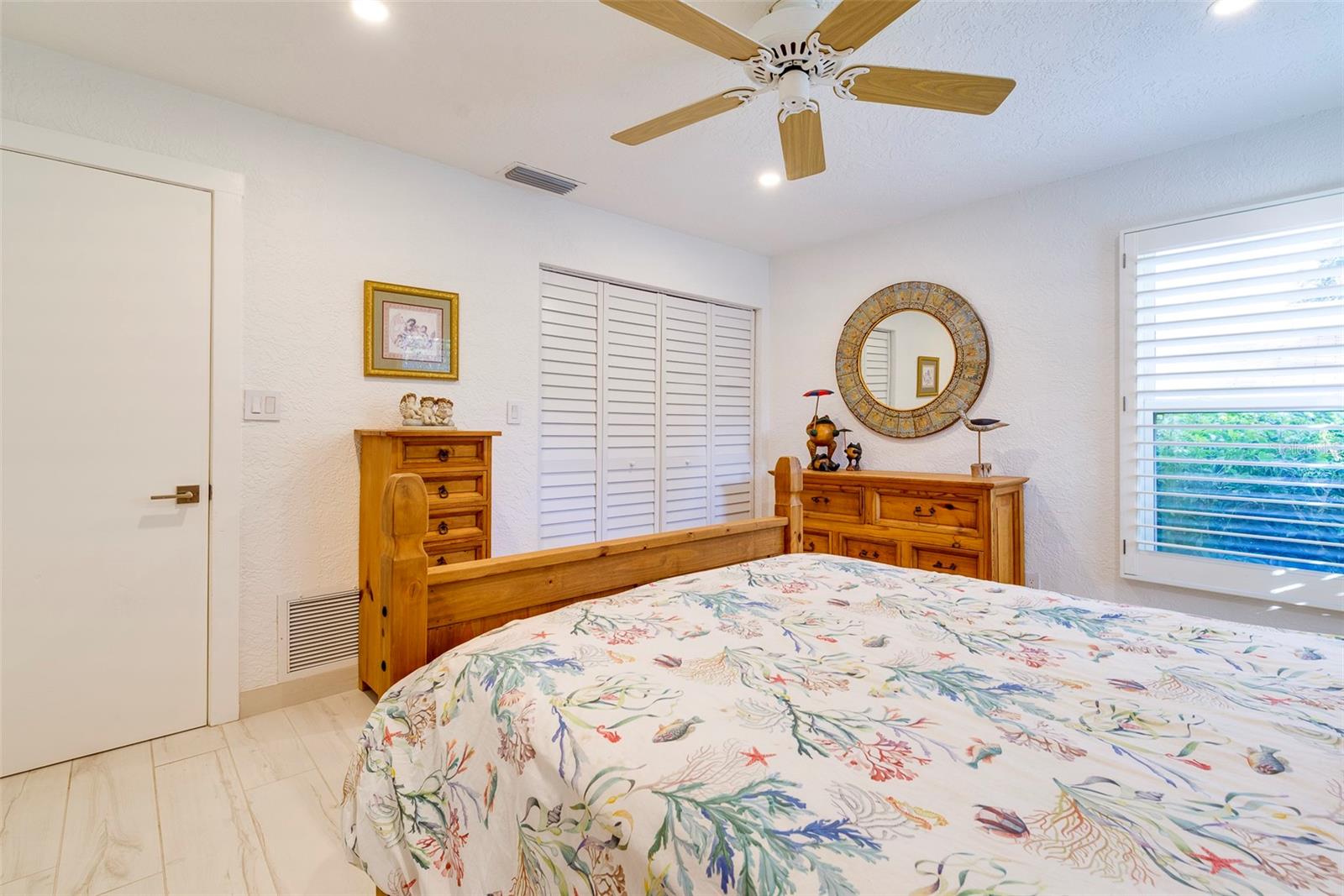 Image 34 of 46 For 935 42nd Avenue N