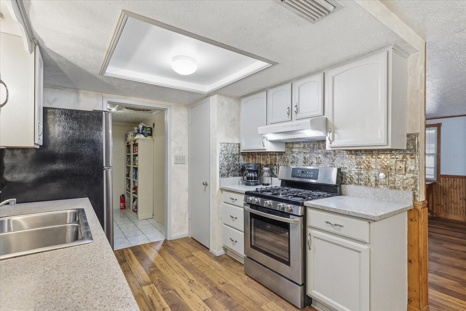 Listing photo id 8 for 12031 Old Hillsborough Avenue