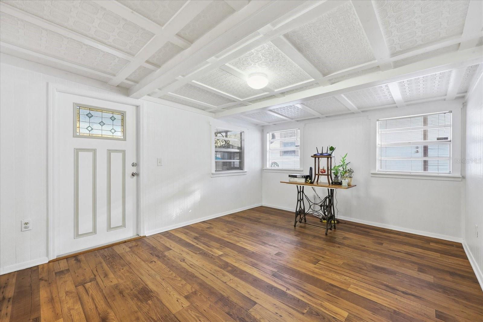 Listing photo id 10 for 12031 Old Hillsborough Avenue