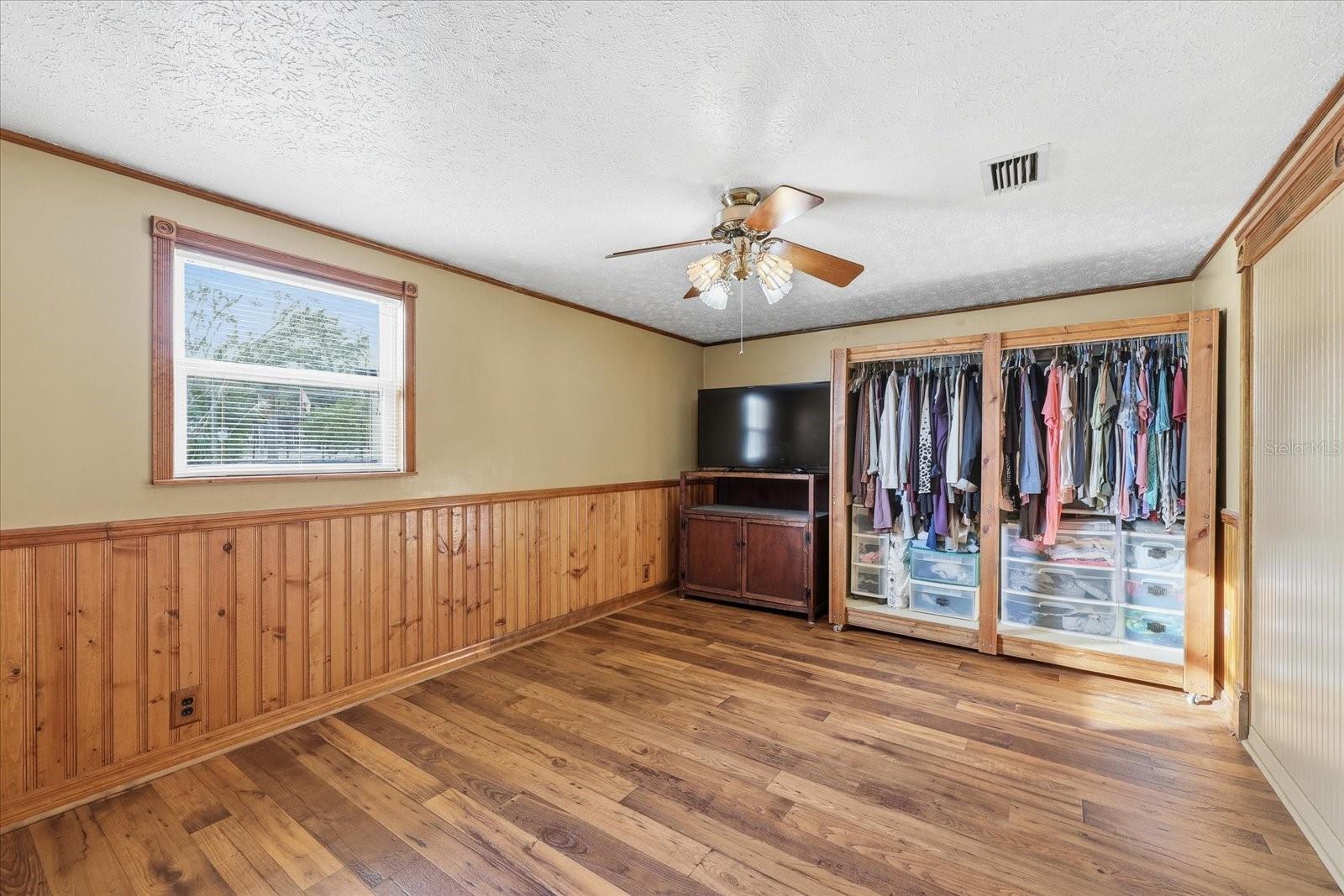 Listing photo id 12 for 12031 Old Hillsborough Avenue