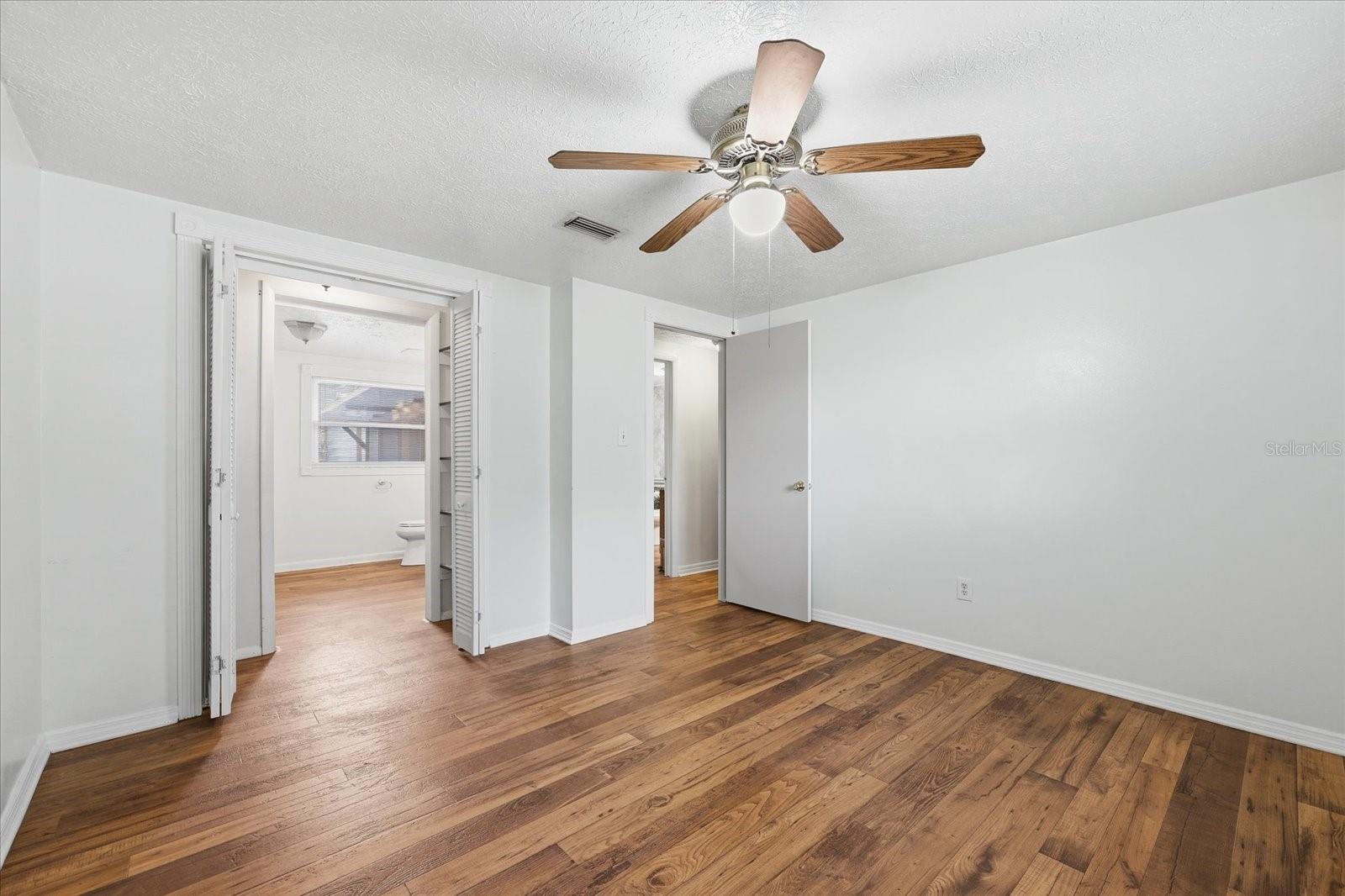 Listing photo id 15 for 12031 Old Hillsborough Avenue