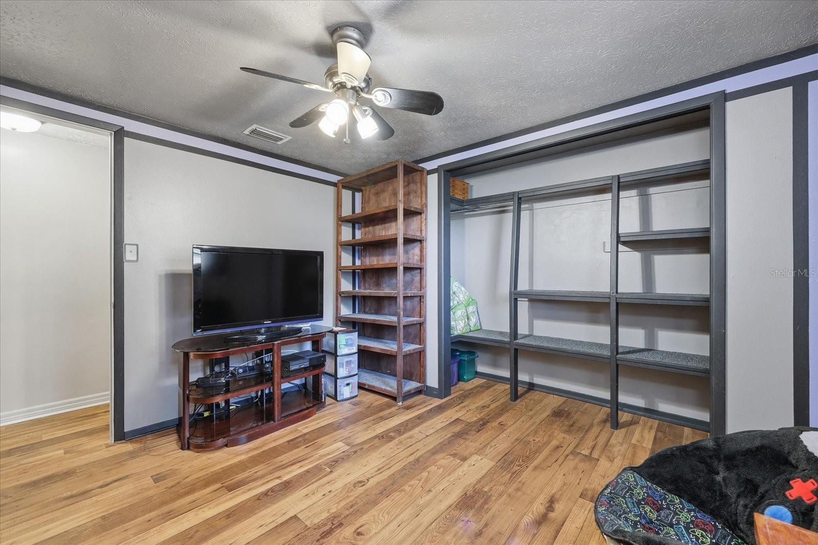 Listing photo id 18 for 12031 Old Hillsborough Avenue