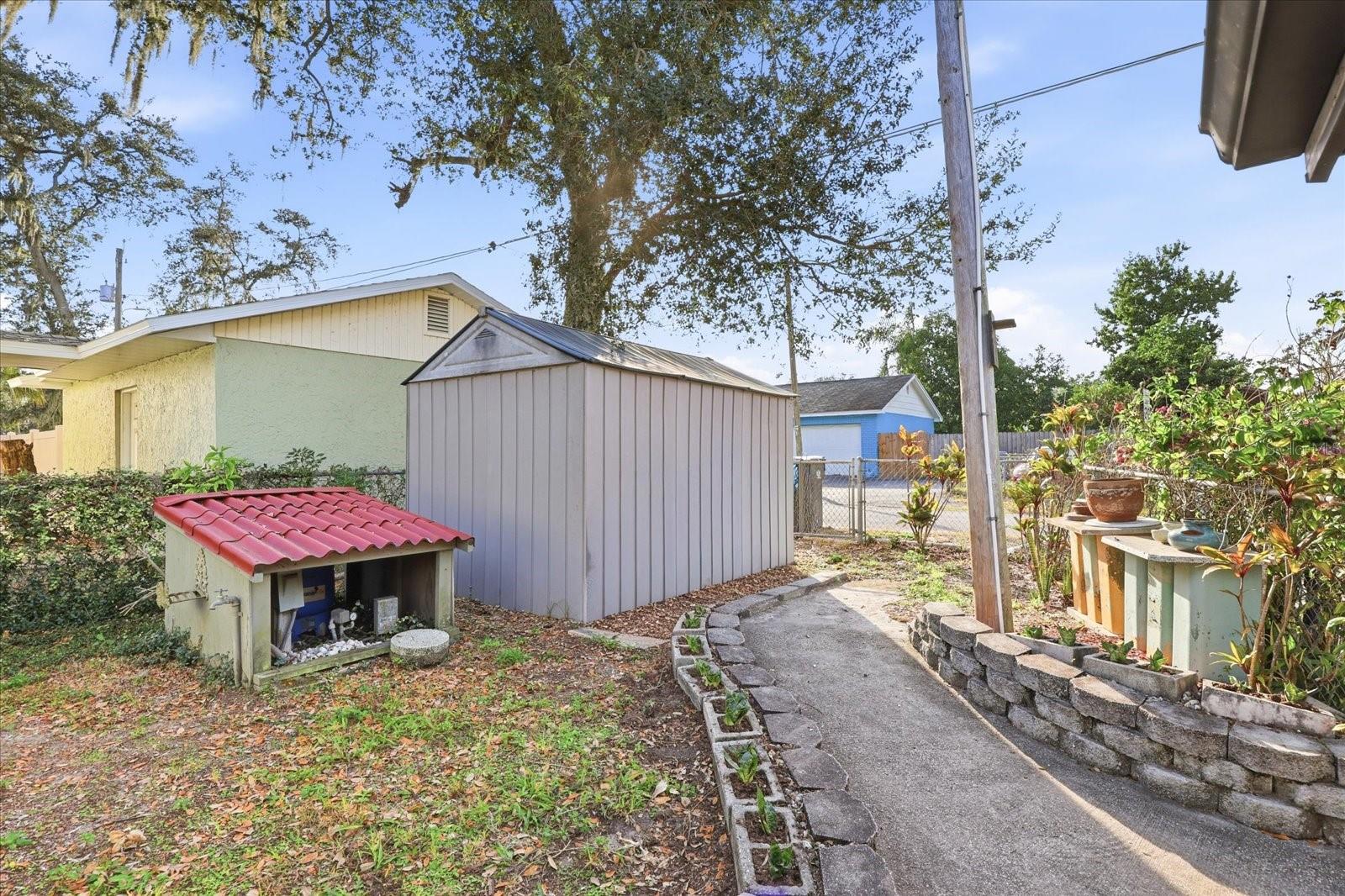 Listing photo id 22 for 12031 Old Hillsborough Avenue
