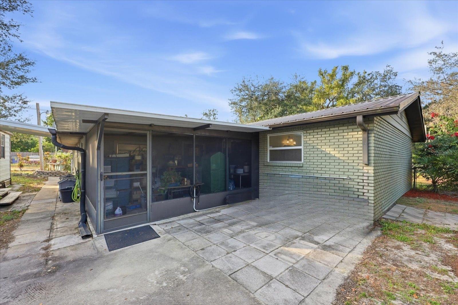 Listing photo id 25 for 12031 Old Hillsborough Avenue