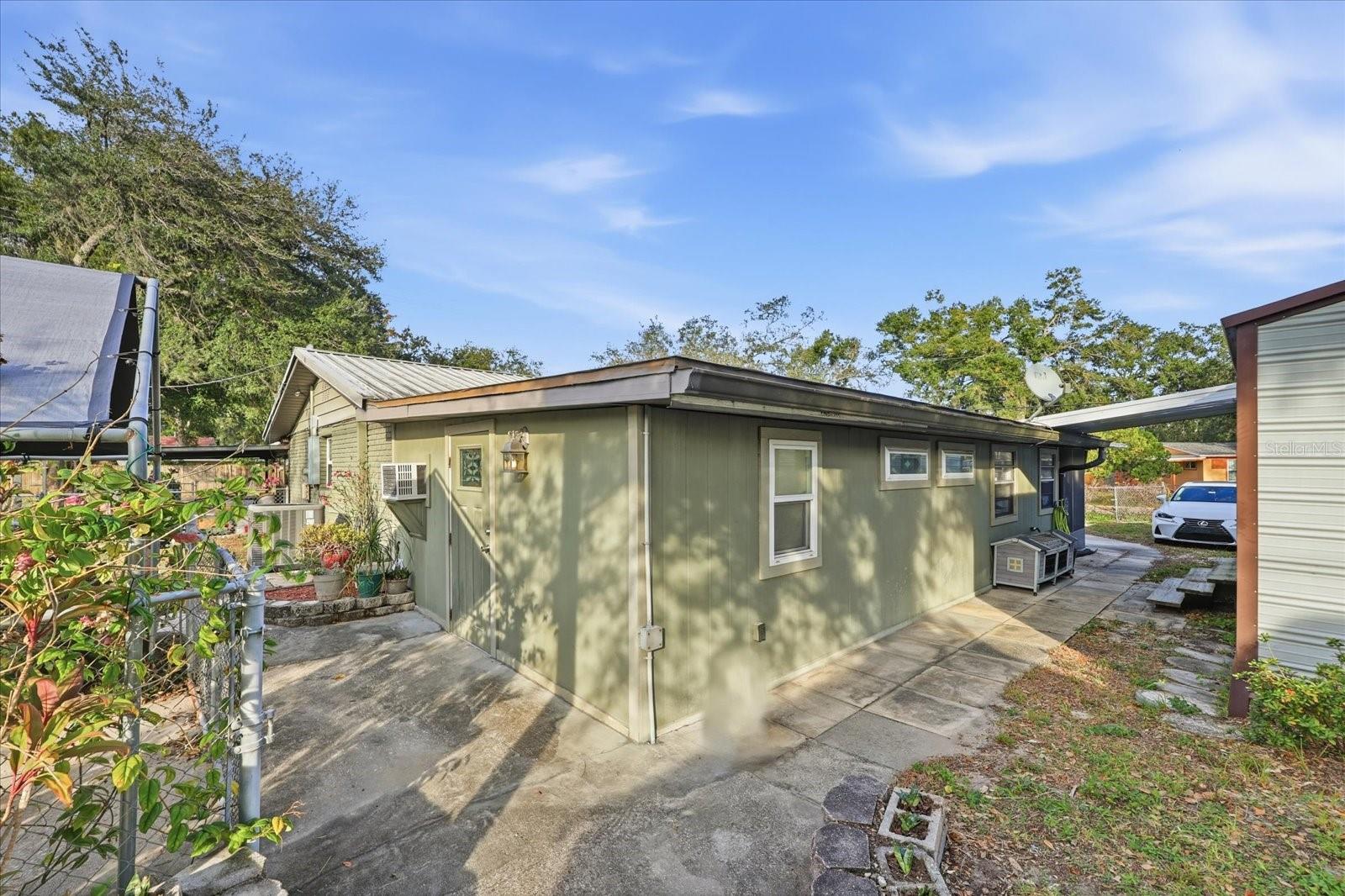 Listing photo id 29 for 12031 Old Hillsborough Avenue