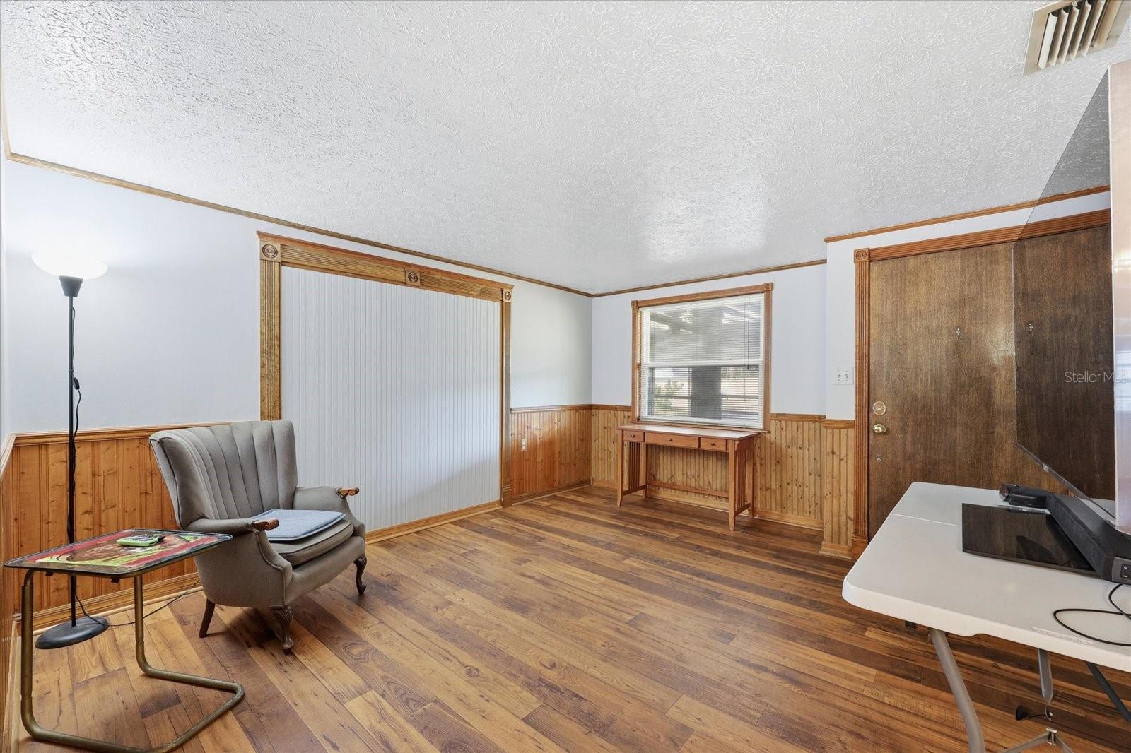 Listing photo id 3 for 12031 Old Hillsborough Avenue