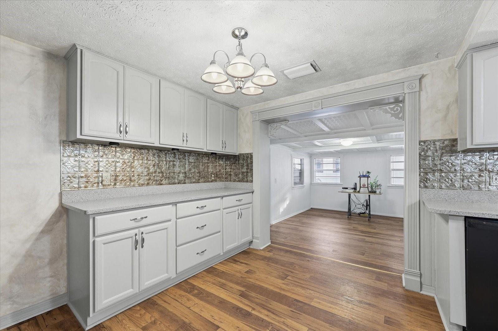 Listing photo id 4 for 12031 Old Hillsborough Avenue