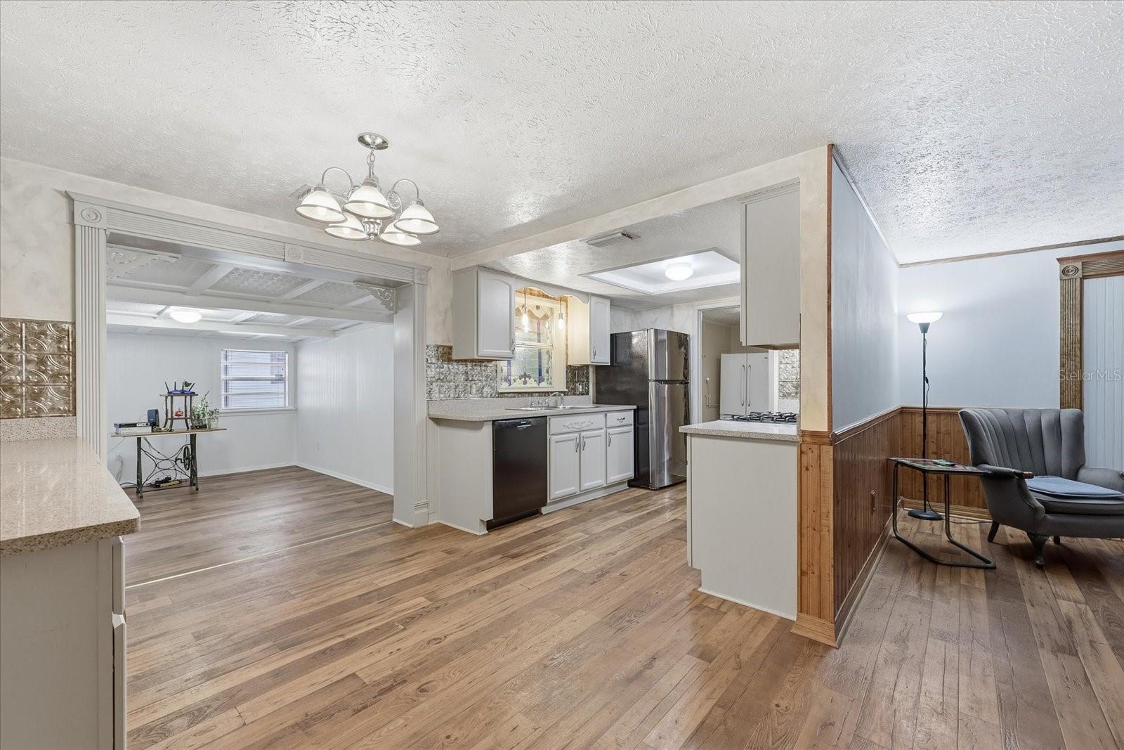 Listing photo id 5 for 12031 Old Hillsborough Avenue