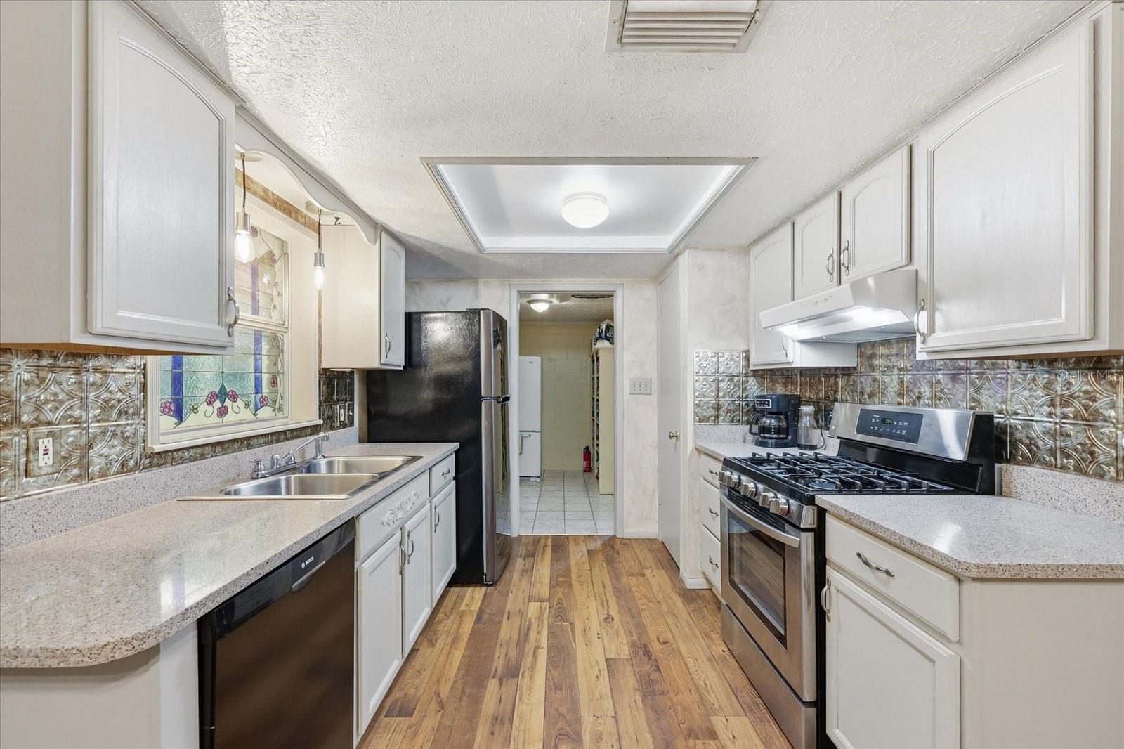 Listing photo id 6 for 12031 Old Hillsborough Avenue