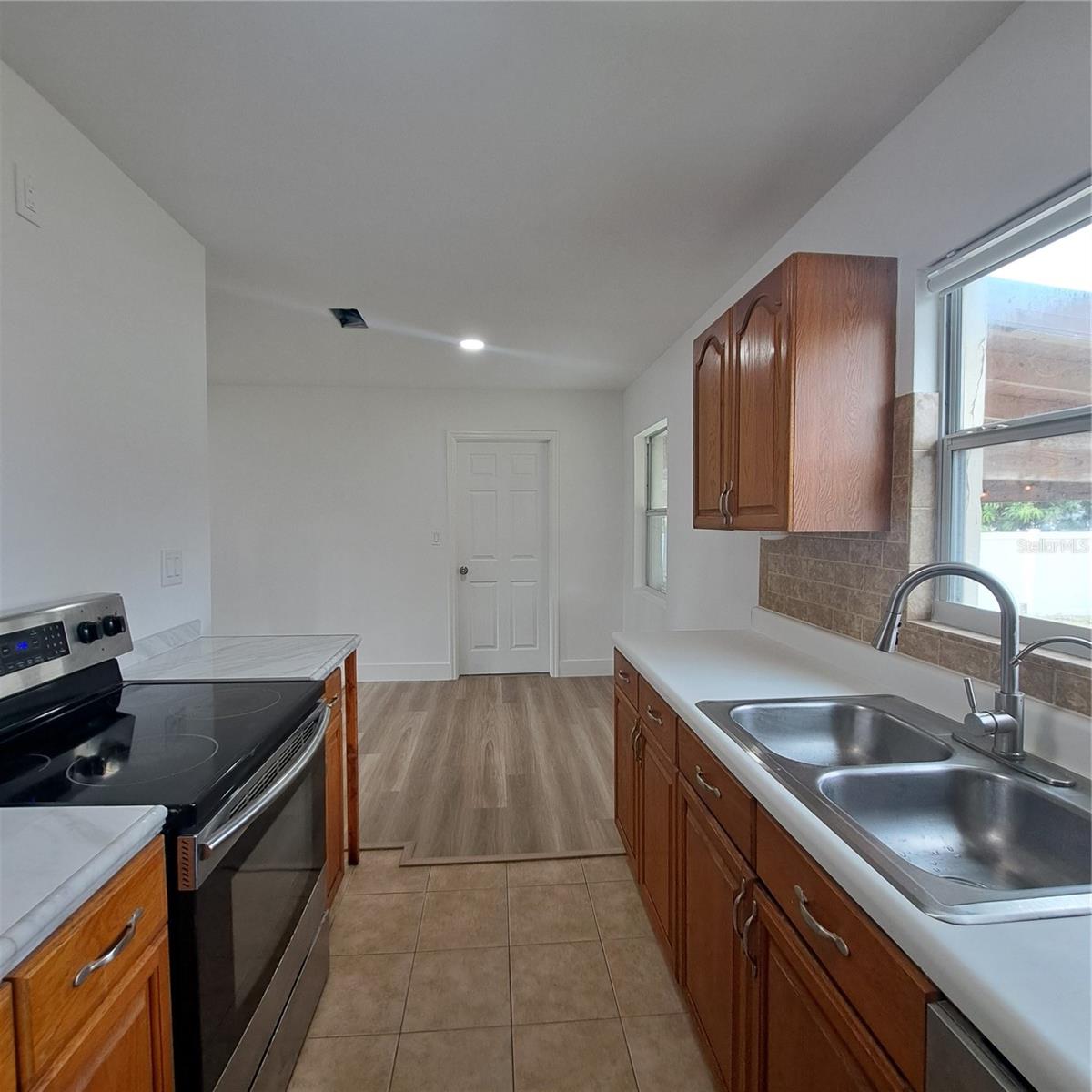 Image 11 of 32 For 2851 28th Avenue N