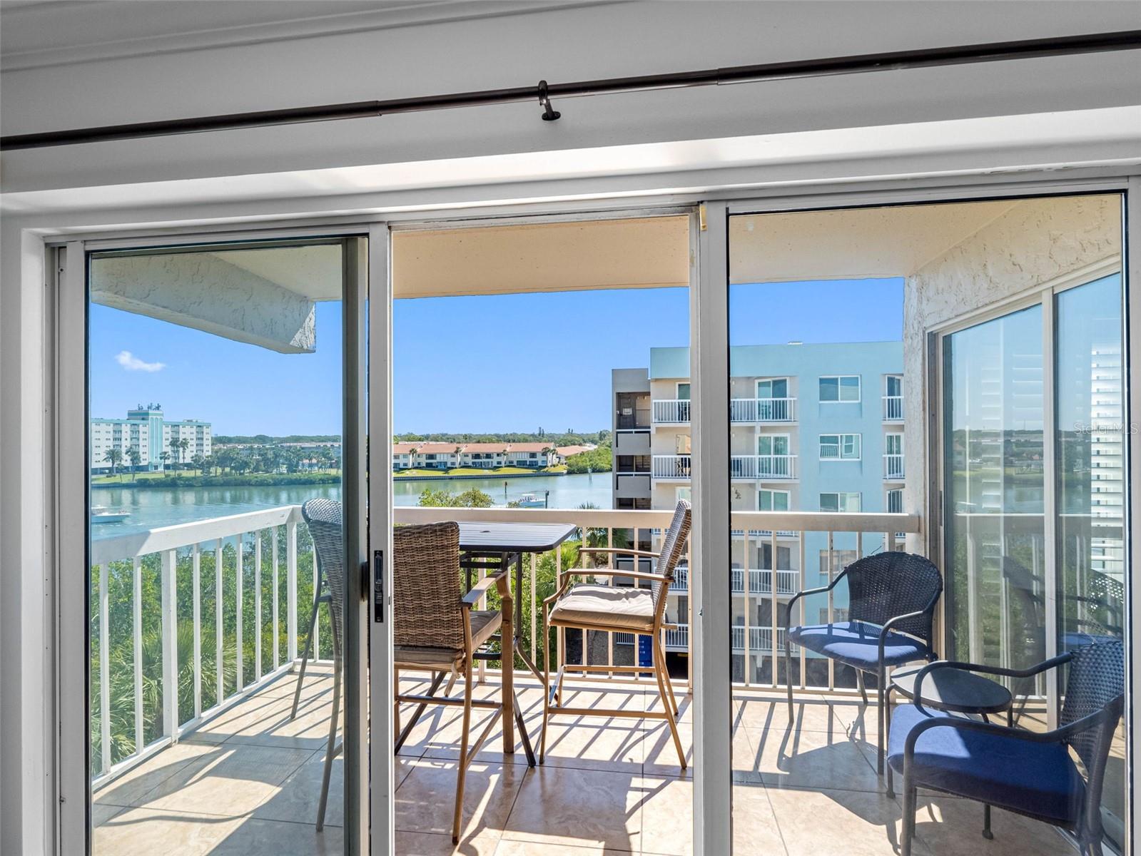 Image 12 of 33 For 19925 Gulf Boulevard 402