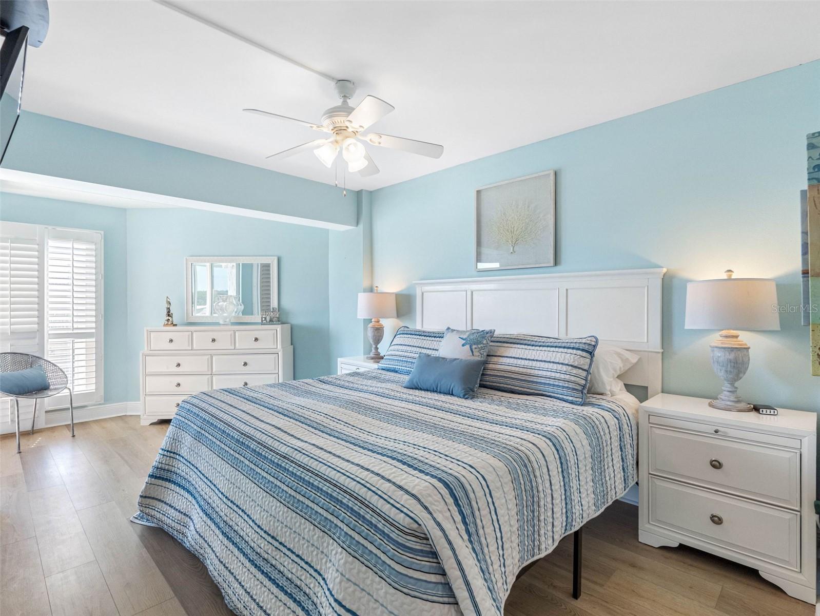 Image 15 of 33 For 19925 Gulf Boulevard 402