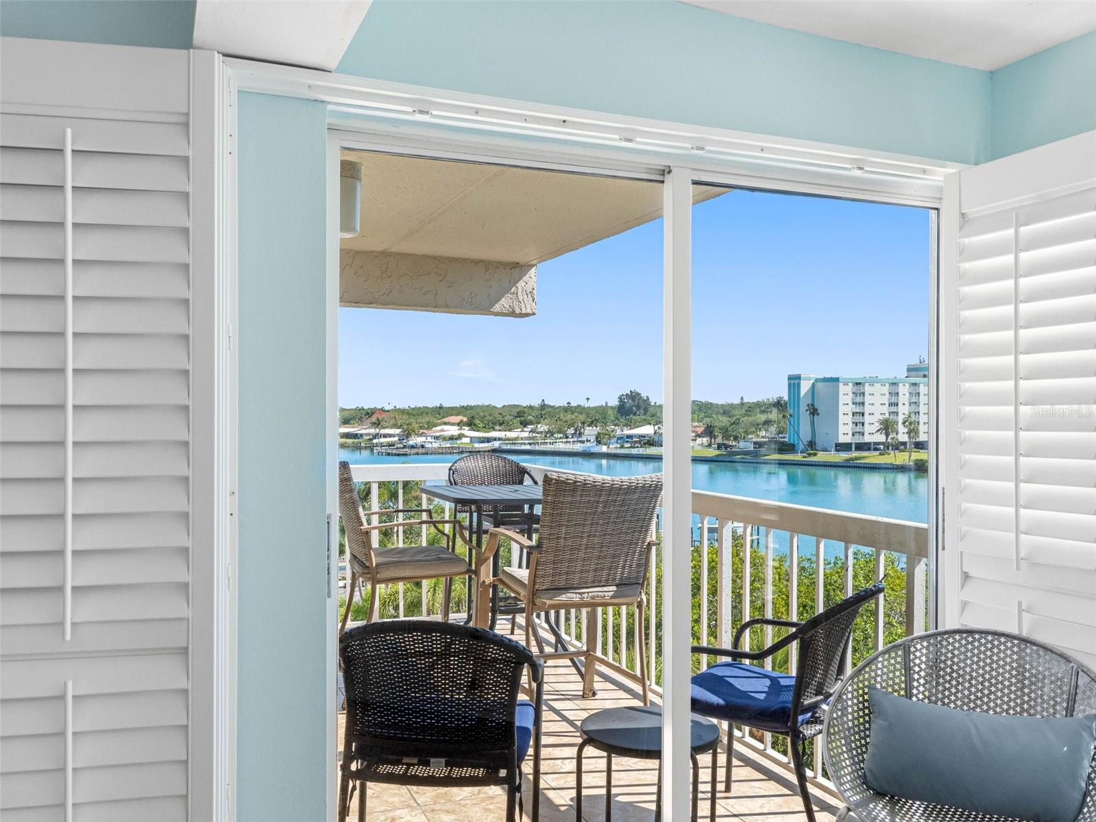 Image 17 of 33 For 19925 Gulf Boulevard 402