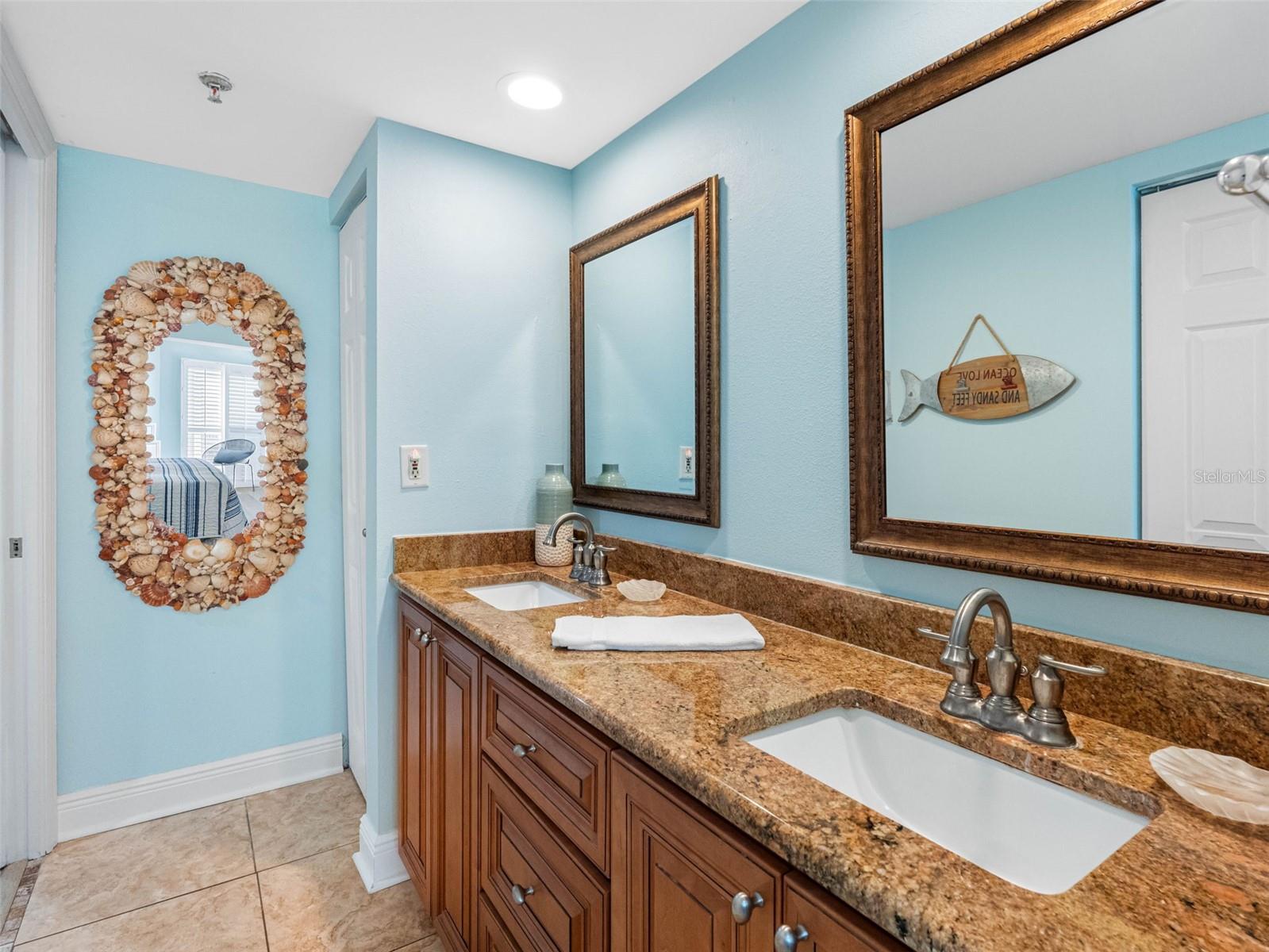 Image 20 of 33 For 19925 Gulf Boulevard 402