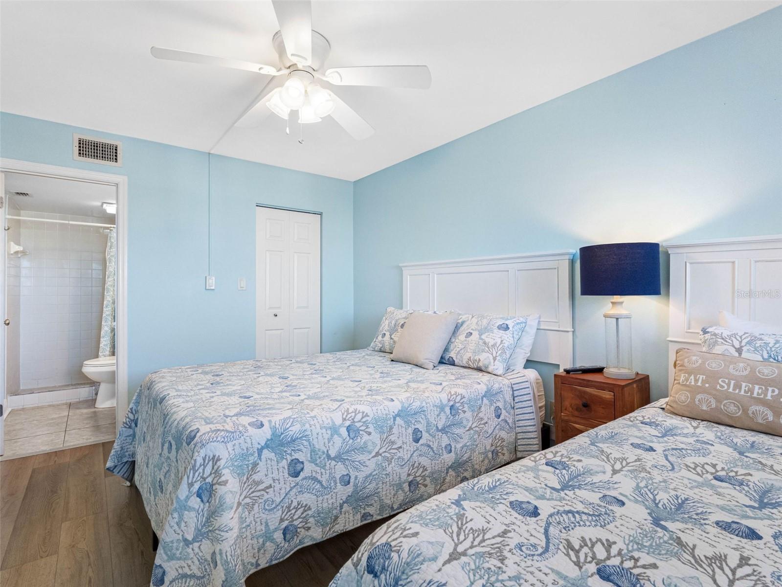 Image 23 of 33 For 19925 Gulf Boulevard 402