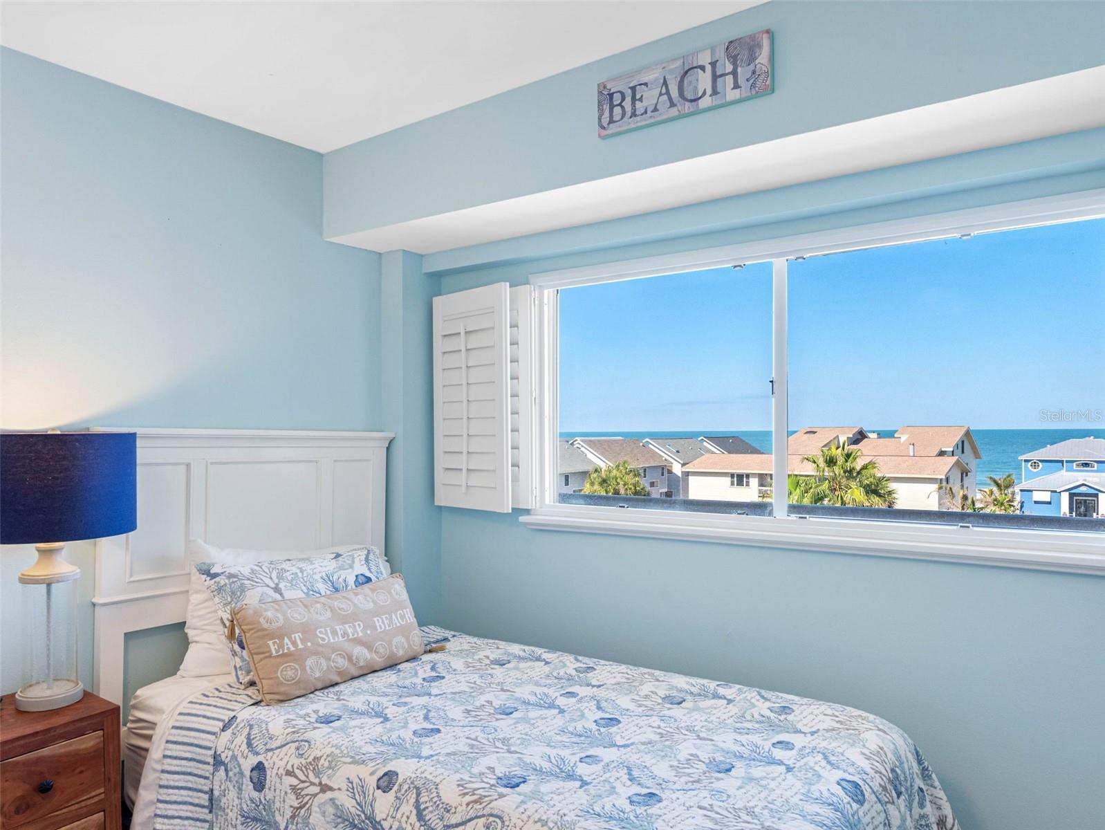 Image 25 of 33 For 19925 Gulf Boulevard 402