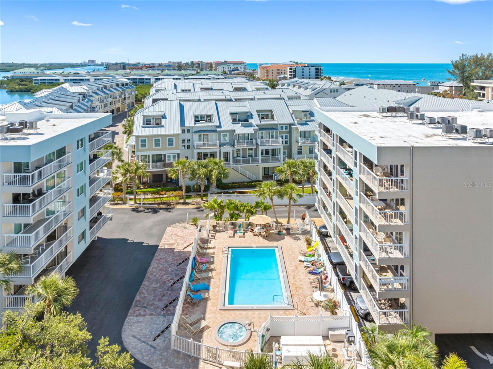 Image 29 of 33 For 19925 Gulf Boulevard 402