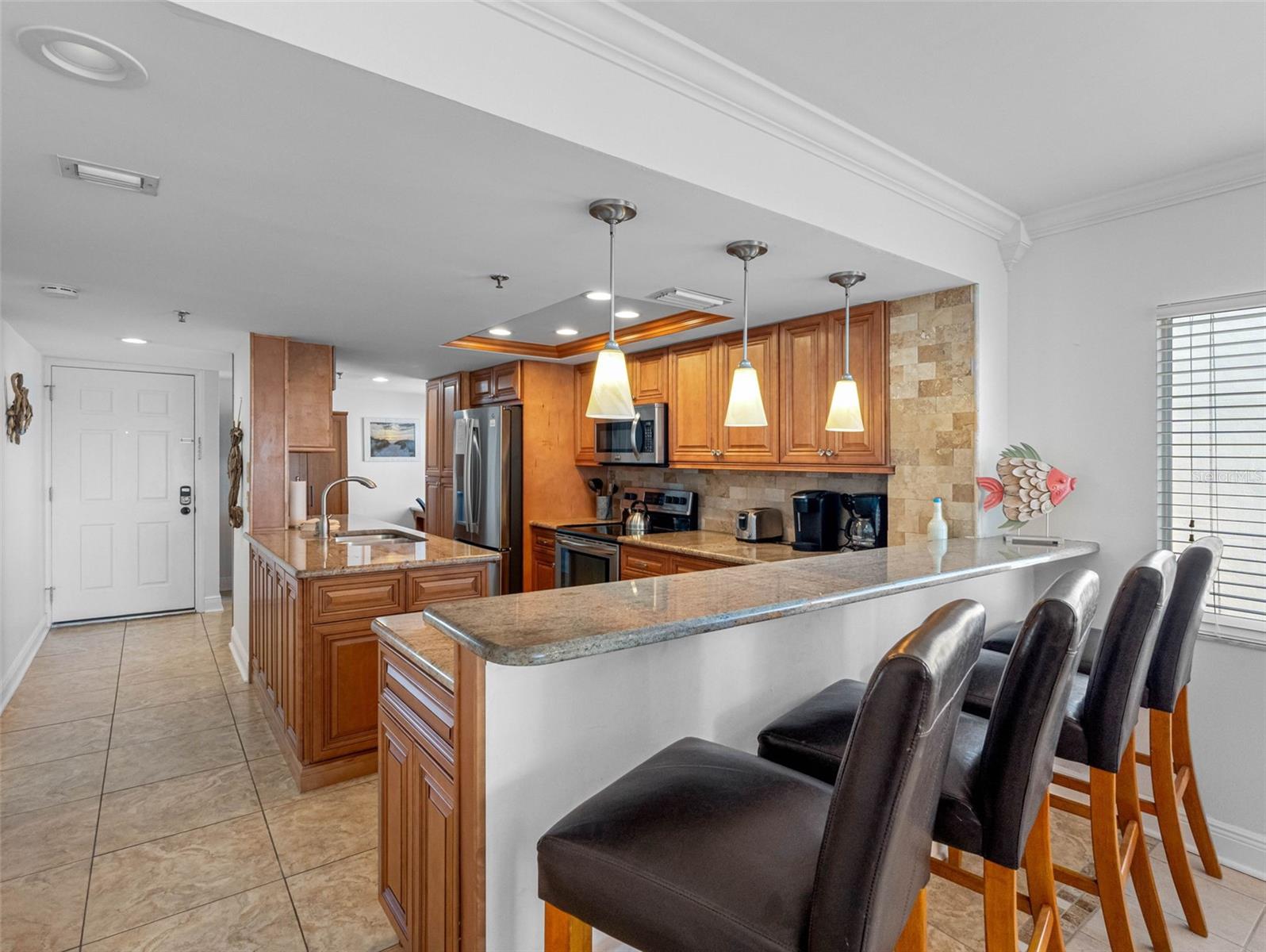 Image 3 of 33 For 19925 Gulf Boulevard 402