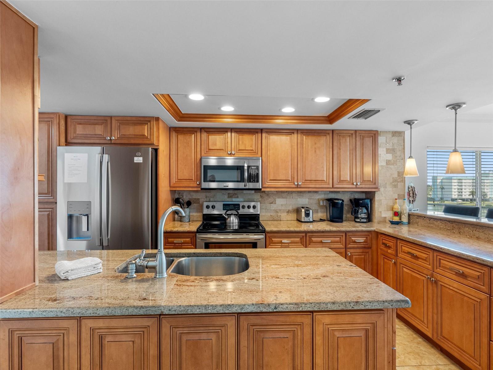 Image 4 of 33 For 19925 Gulf Boulevard 402