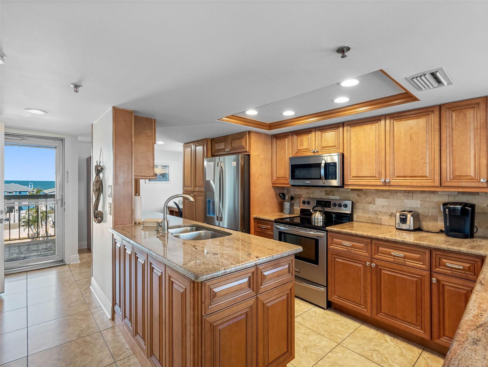 Image 5 of 33 For 19925 Gulf Boulevard 402