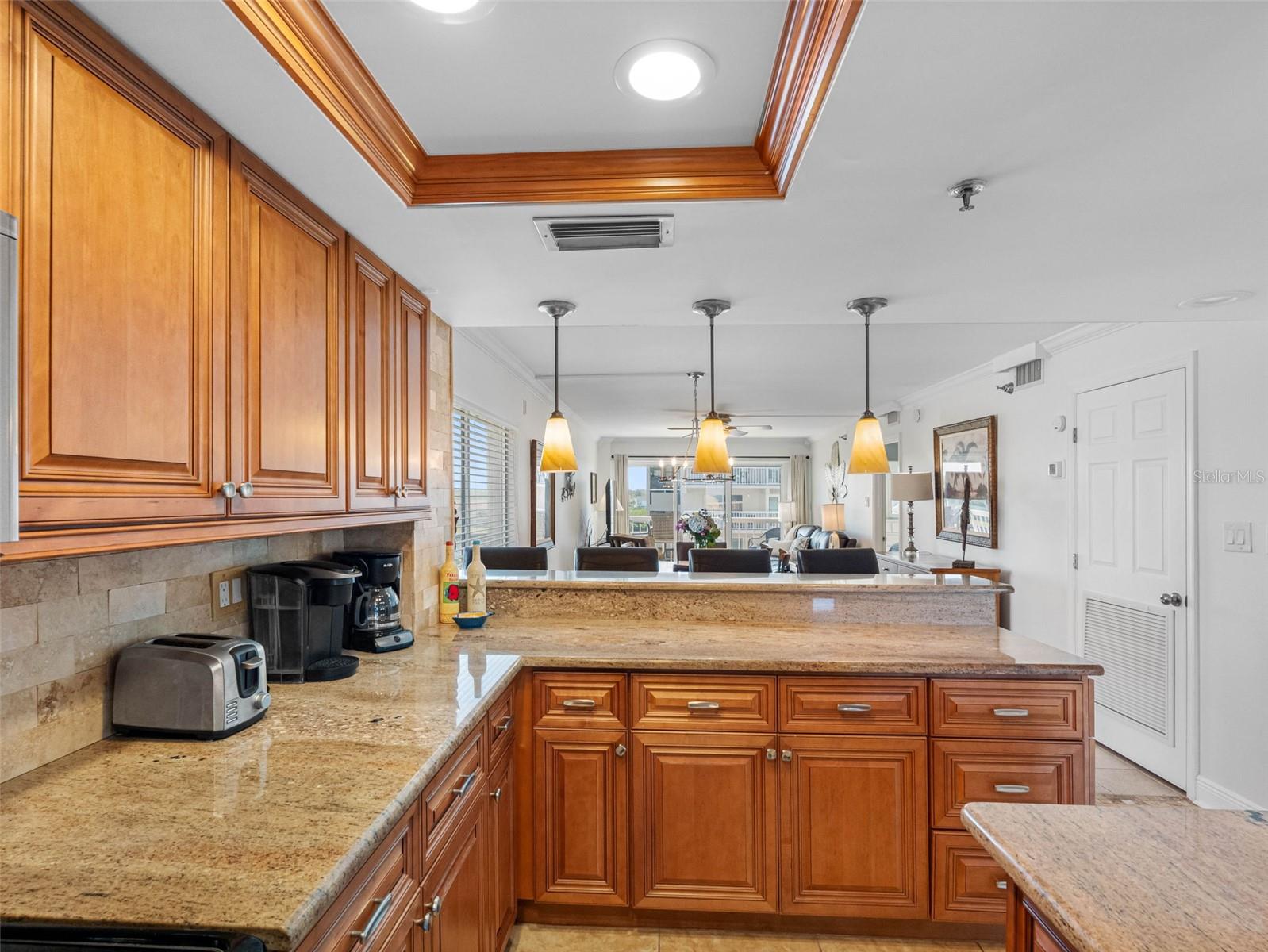 Image 6 of 33 For 19925 Gulf Boulevard 402