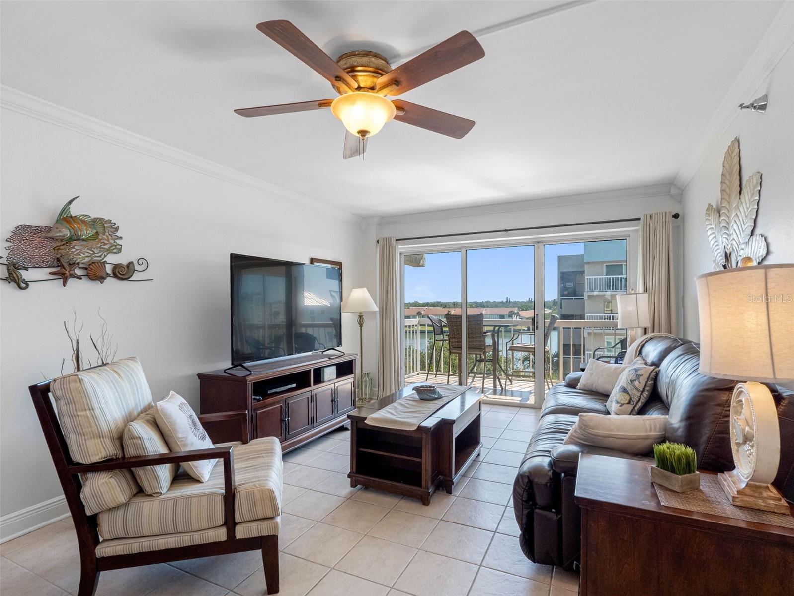 Image 8 of 33 For 19925 Gulf Boulevard 402