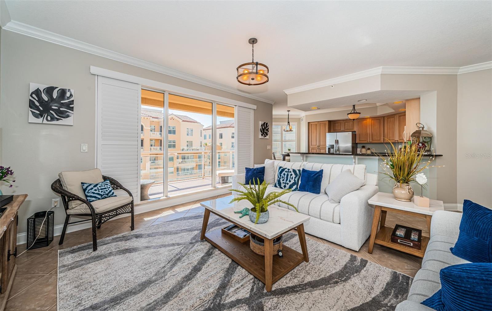 Image 12 of 86 For 521 Mandalay Avenue 907