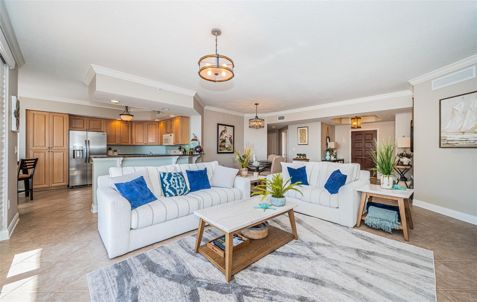 Image 19 of 86 For 521 Mandalay Avenue 907