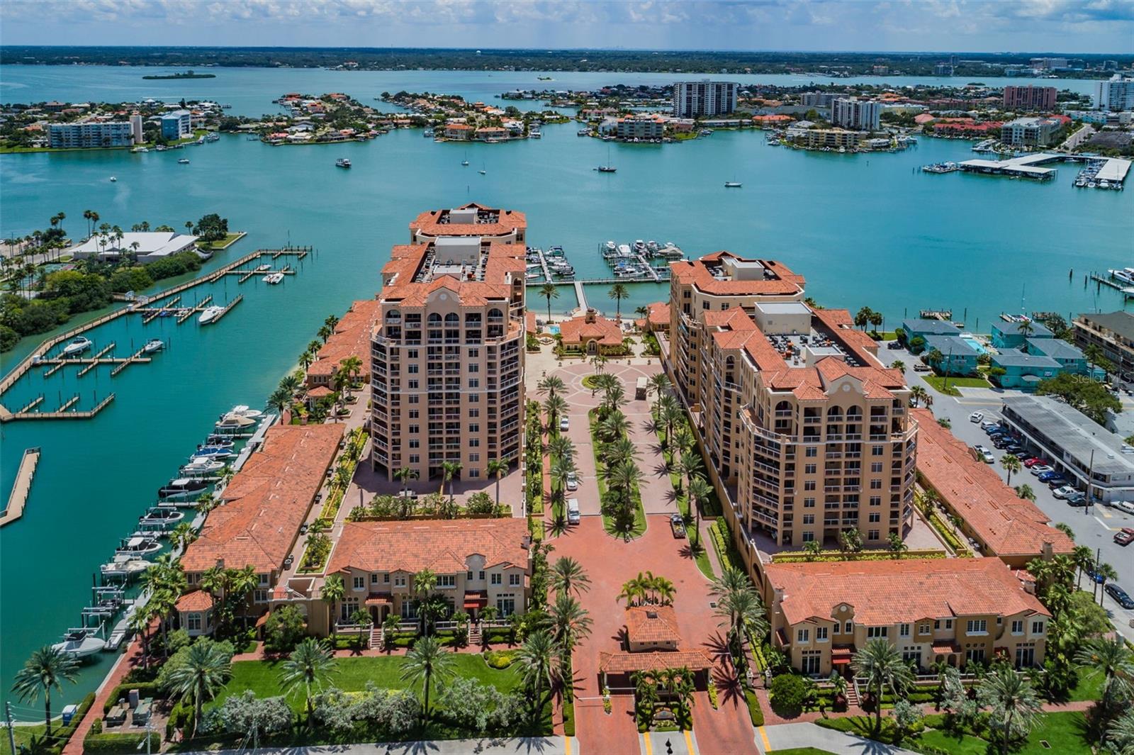 Image 2 of 86 For 521 Mandalay Avenue 907