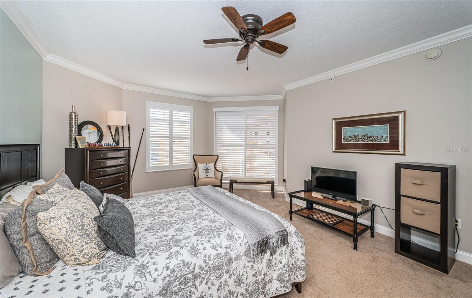 Image 31 of 86 For 521 Mandalay Avenue 907