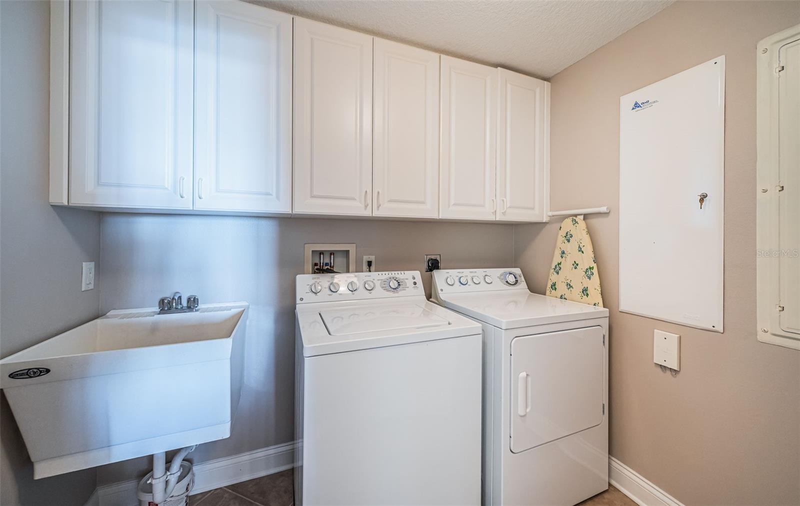 Image 39 of 86 For 521 Mandalay Avenue 907