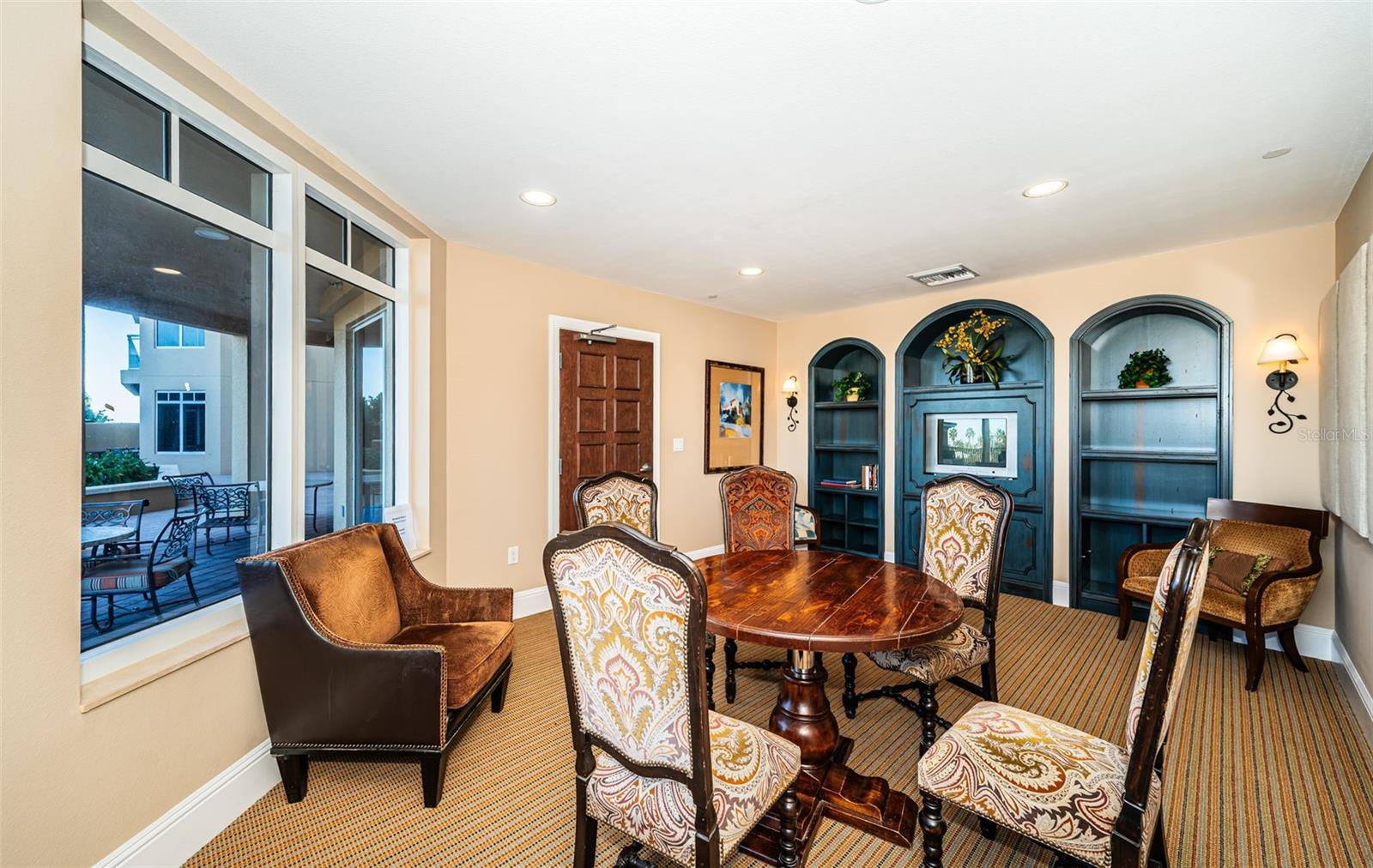 Image 43 of 86 For 521 Mandalay Avenue 907