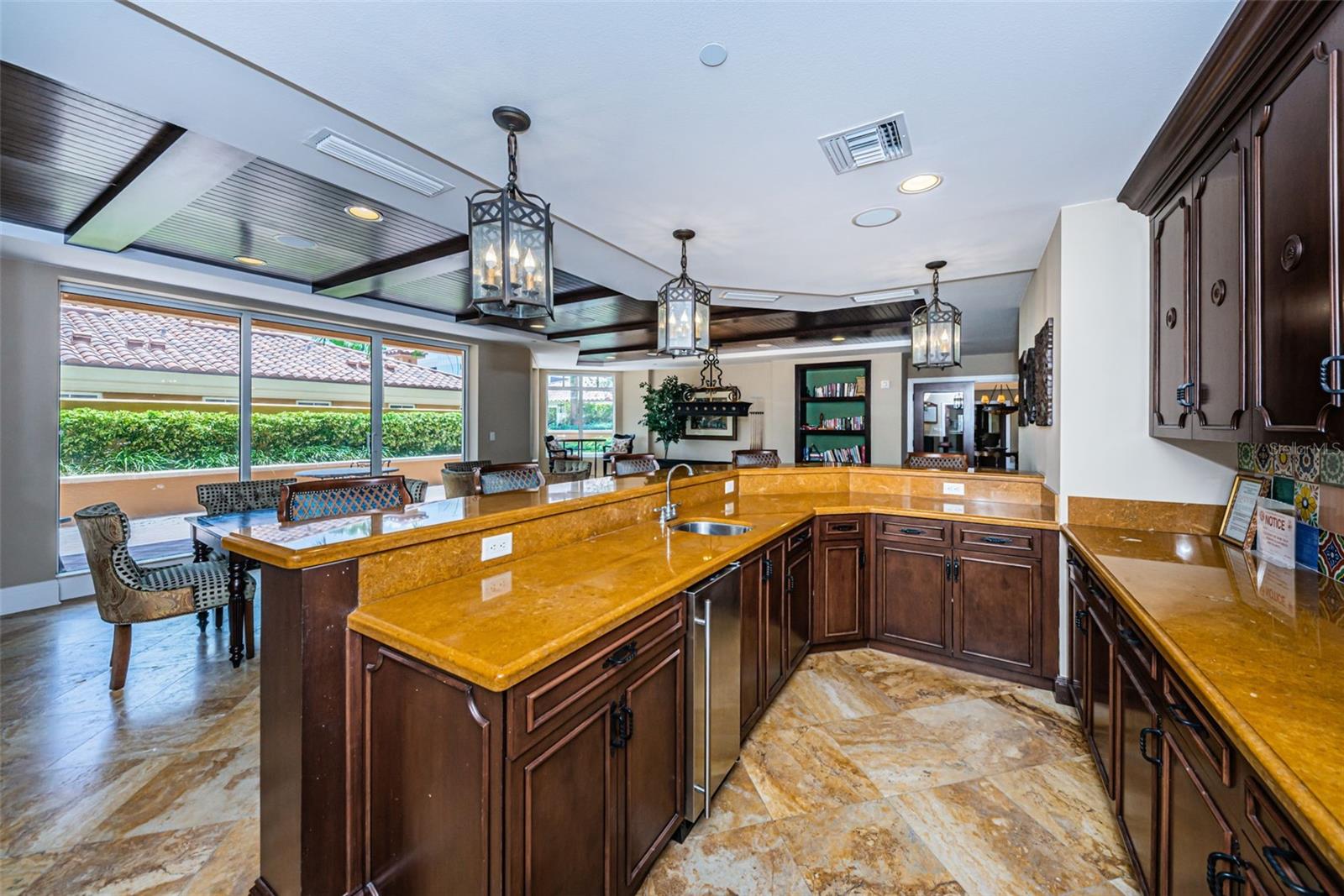 Image 51 of 86 For 521 Mandalay Avenue 907