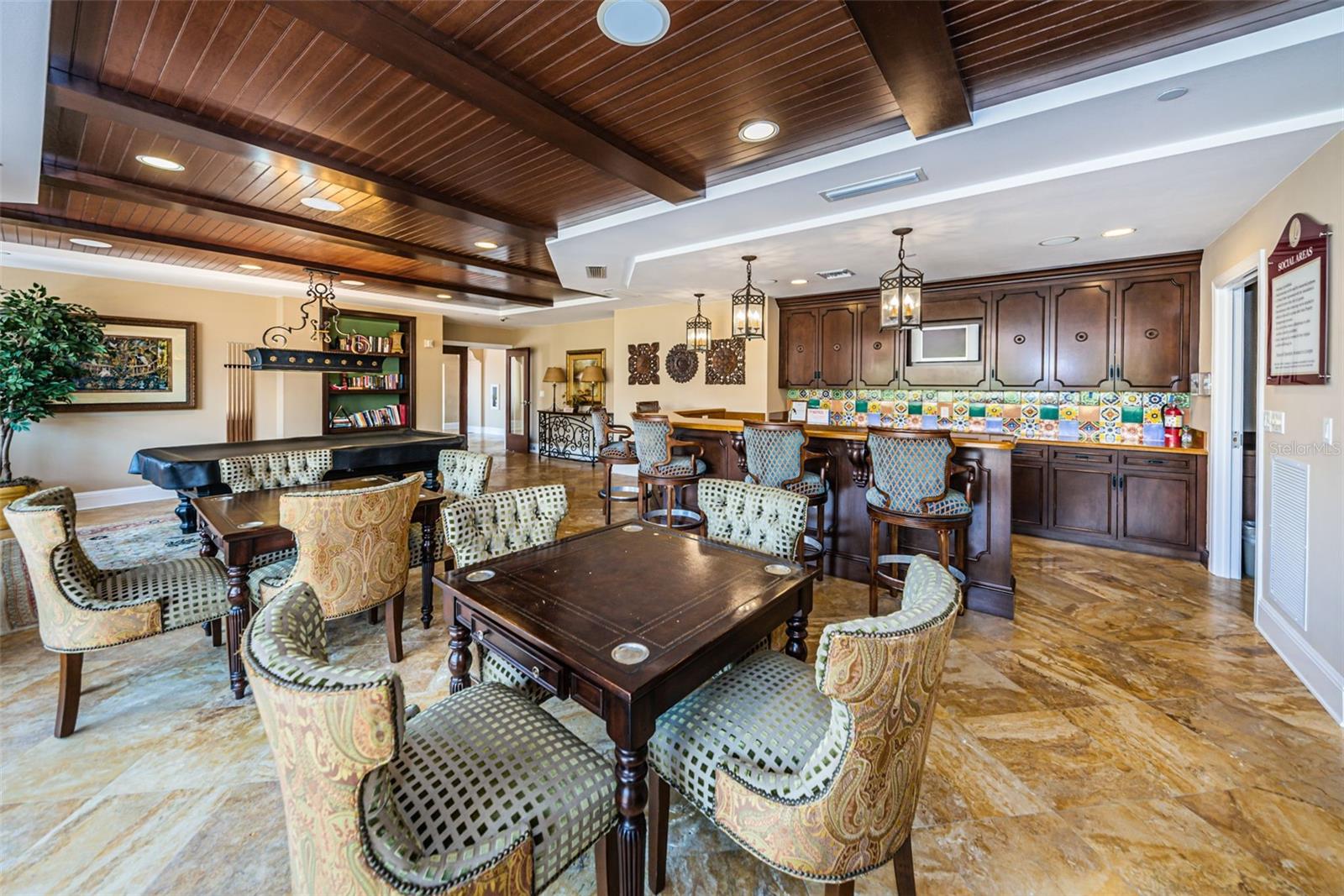 Image 52 of 86 For 521 Mandalay Avenue 907