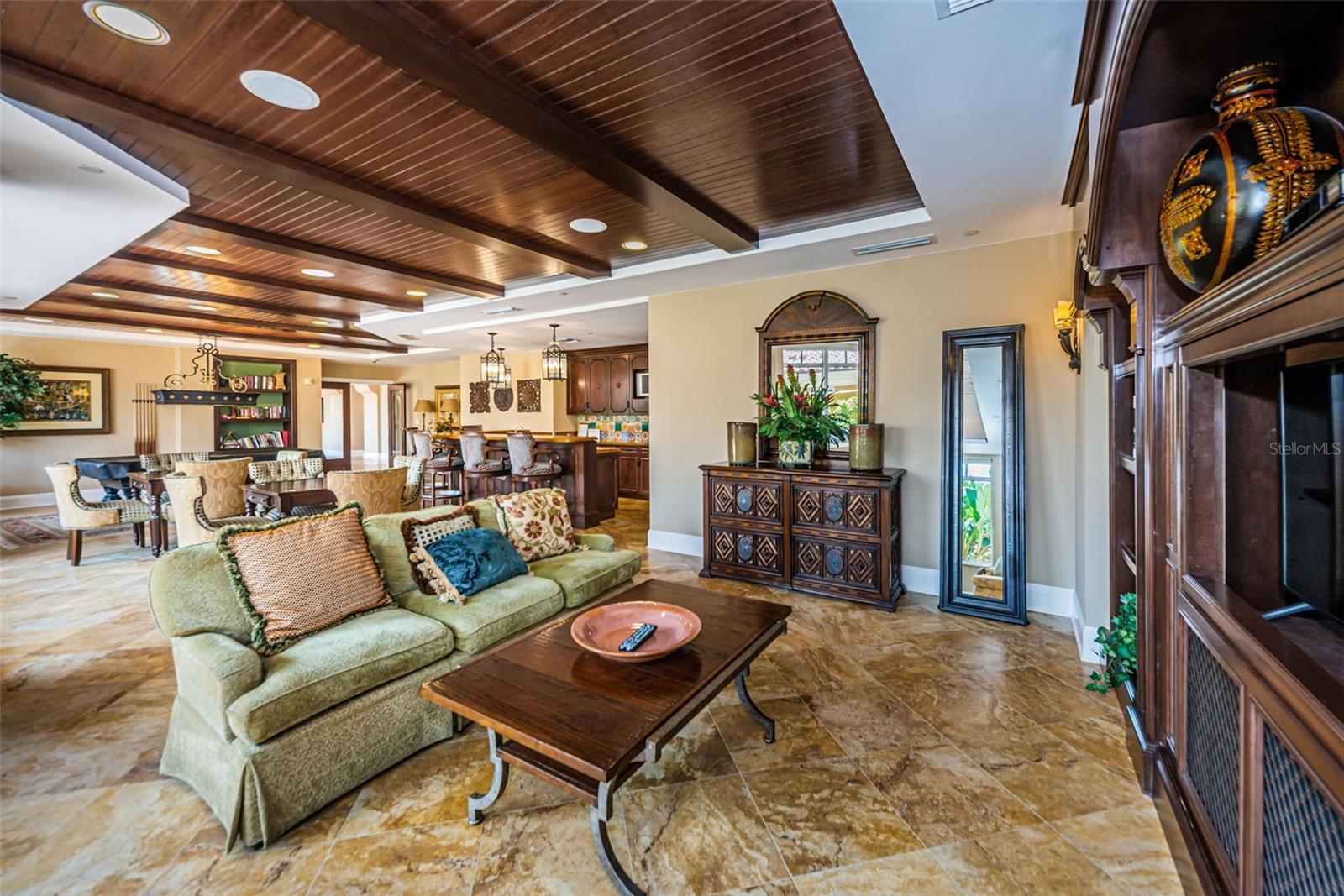 Image 54 of 86 For 521 Mandalay Avenue 907