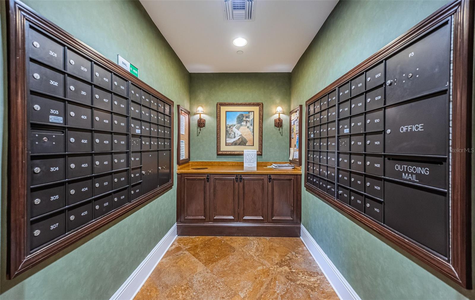 Image 55 of 86 For 521 Mandalay Avenue 907