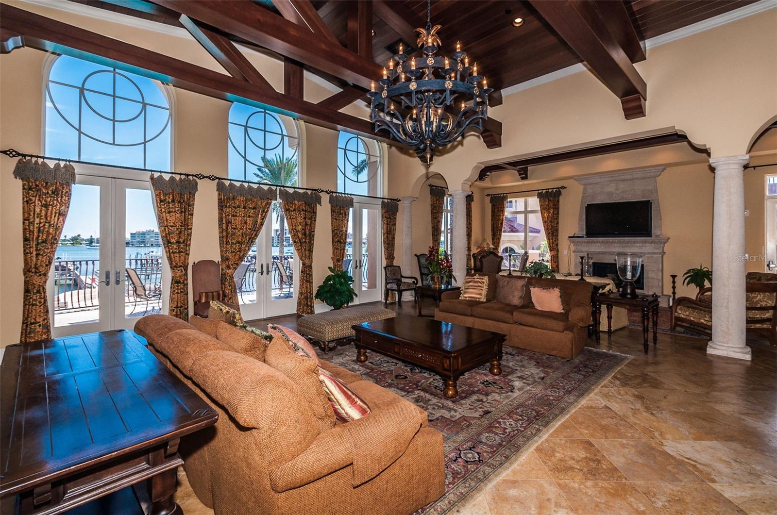 Image 62 of 86 For 521 Mandalay Avenue 907