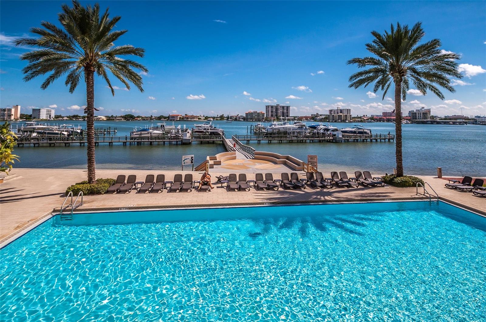 Image 67 of 86 For 521 Mandalay Avenue 907