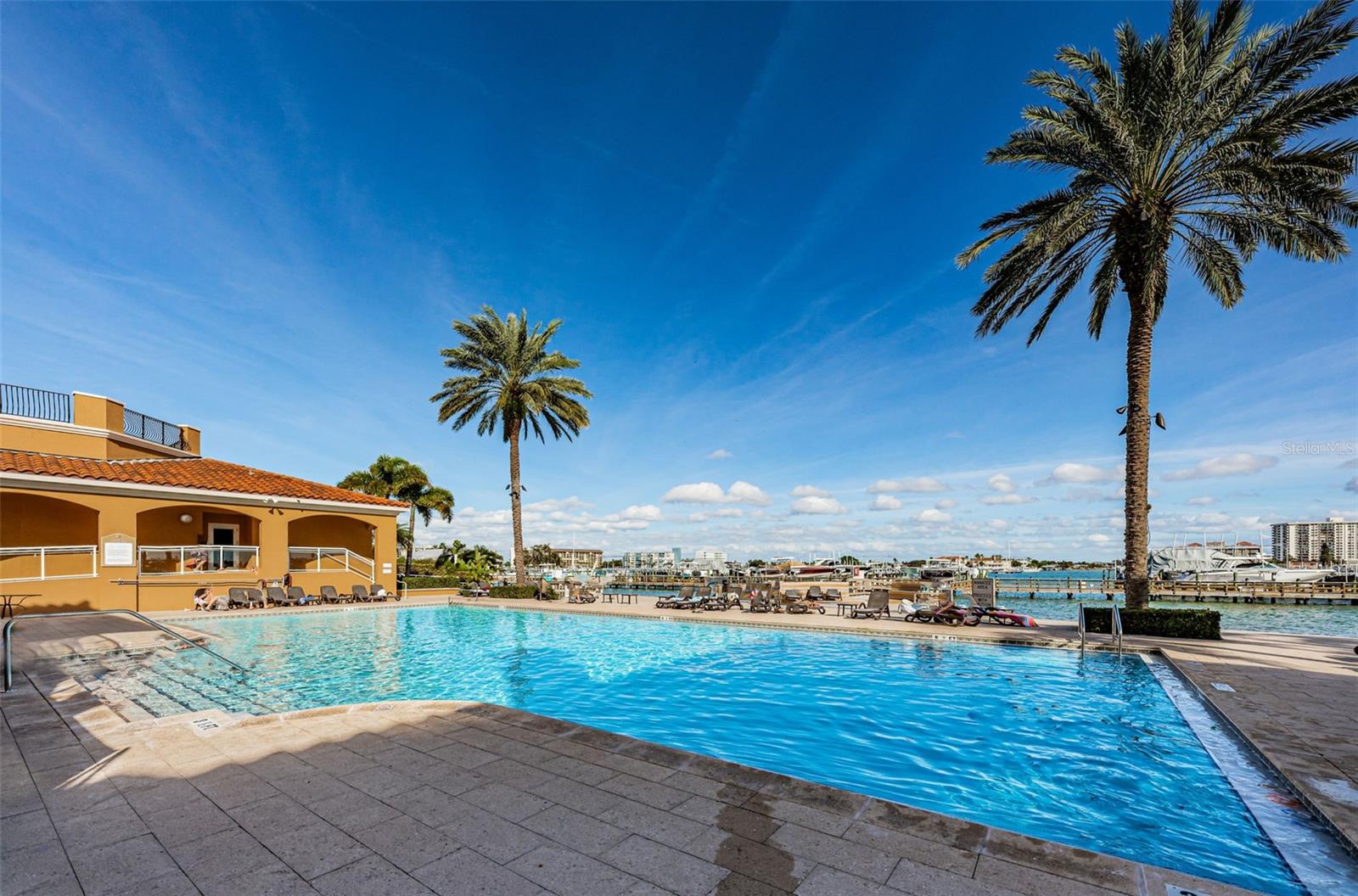 Image 69 of 86 For 521 Mandalay Avenue 907