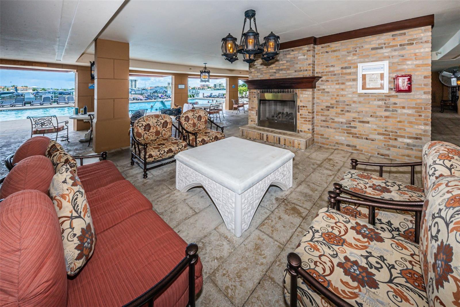 Image 74 of 86 For 521 Mandalay Avenue 907