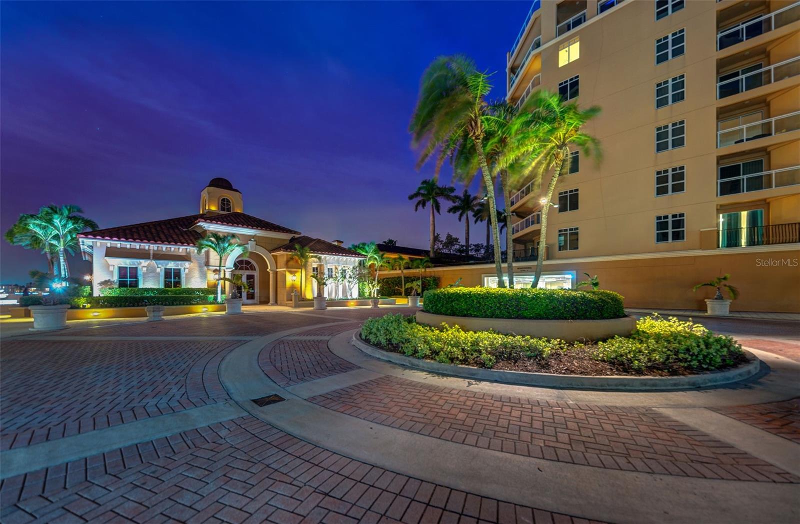 Image 75 of 86 For 521 Mandalay Avenue 907